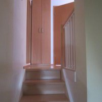 Treppe u. Einbauschrank